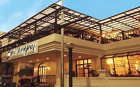 Tambayan Capsule Hostal y Bar